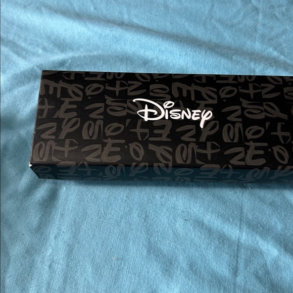 Disney Unisex Character Watch also available Alice and wonderland - Picture 3 of 3